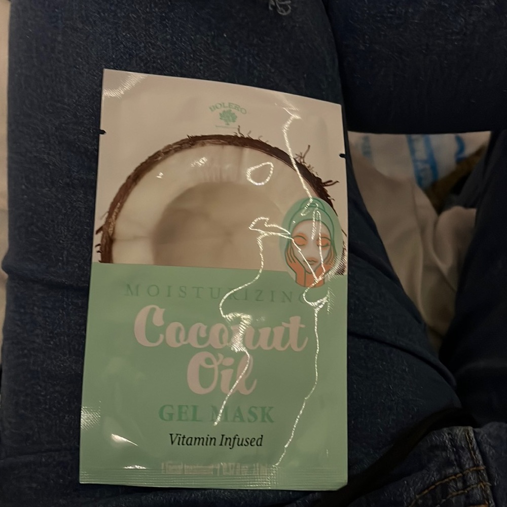Coconut oil facemask